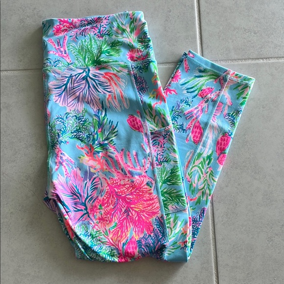 Lilly Pulitzer Blue and Pink Tropical Print Leggings - Picture 1 of 3